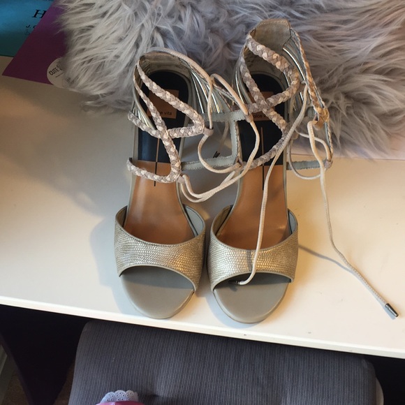 Cut lace up sandal! - Picture 4 of 5